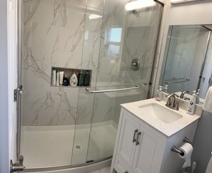 Shower, hair dryer, towels, soap - Great Private Guesthouse for a Long or a Short Stay (La Mesa)