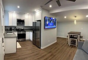 Fridge, microwave, oven, stovetop - Great Private Guesthouse for a Long or a Short Stay (La Mesa)