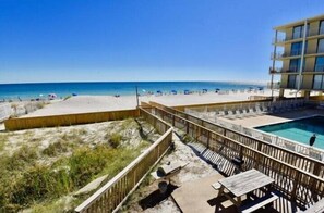 Una spiaggia nelle vicinanze