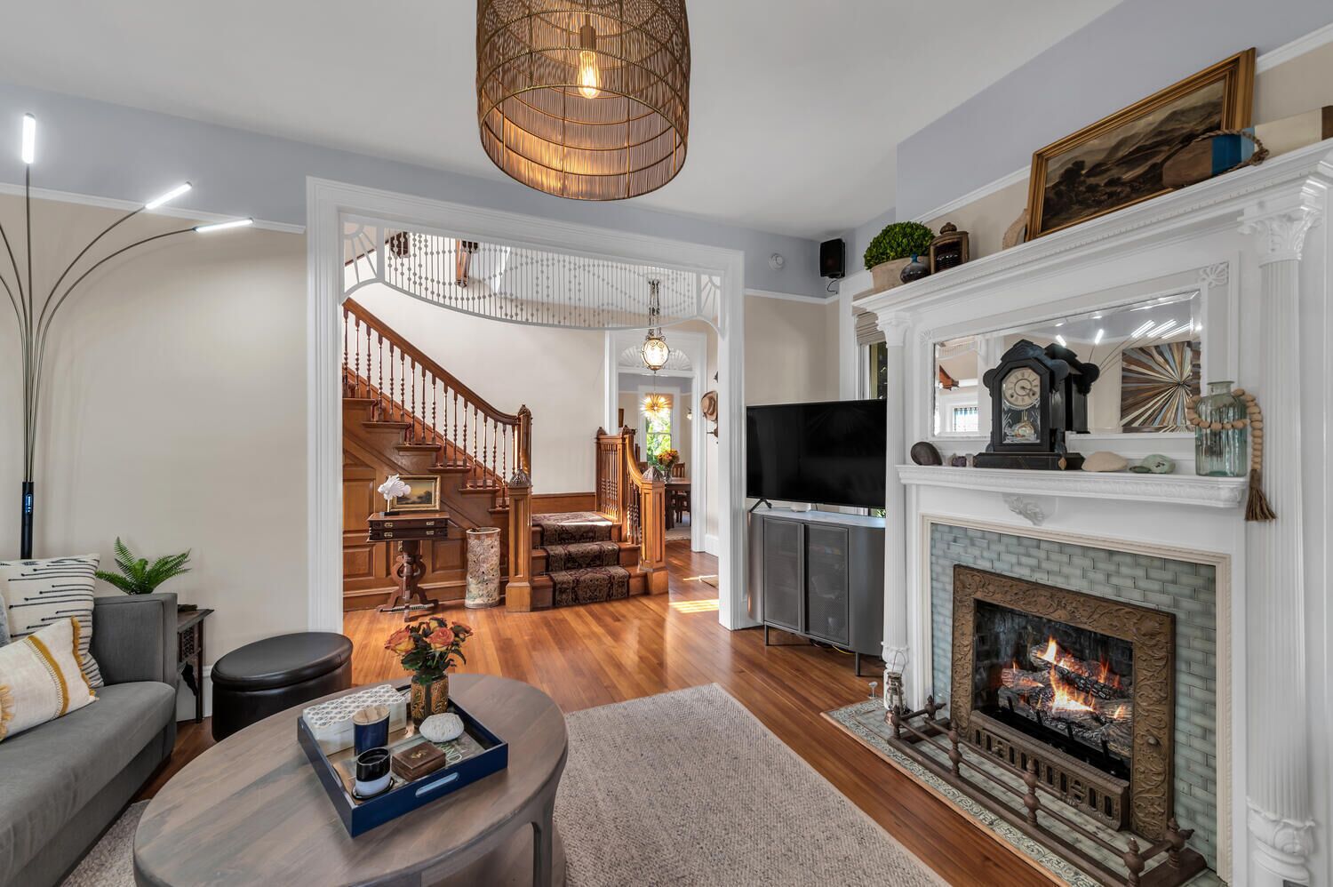 Smart-TV, Kamin, Computerbildschirme, Drucker