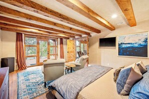 3 bedrooms, iron/ironing board, WiFi, bed sheets - Vallecita Bonita - Hot Tub, Fire Pit (Santa Fe)