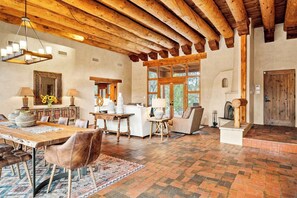 Interior - Vallecita Bonita - Hot Tub, Fire Pit (Santa Fe)