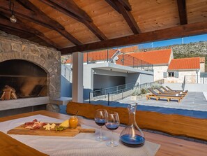 Outdoor dining - Stunning private villa with A/C, private pool, WIFI, TV, terrace, pets allowed and panoramic view (Vodice)