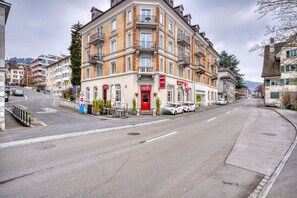 Exterior - Bright Horgen 2.5 Room w/ Storage, 3 min to Market, by Blueground (Zurich)