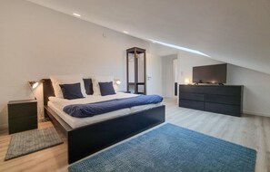 1 dormitorio, cuna de viaje, wifi gratis y ropa de cama
