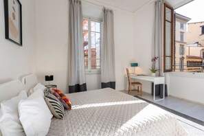 4 Schlafzimmer, Schreibtisch, Bügeleisen/Bügelbrett, WLAN