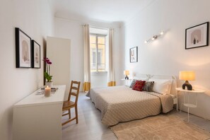 4 bedrooms, desk, iron/ironing board, WiFi