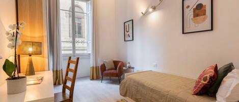 4 makuuhuonetta, työpöytä, silitysrauta/-lauta, Wi-Fi