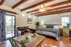 3 bedrooms, desk, iron/ironing board, free WiFi - Los Ocotillos Villa with Private Pool in the Heart of Wickenburg! (Wickenburg)