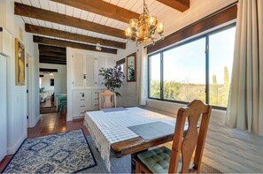 Dining - Los Ocotillos Villa with Private Pool in the Heart of Wickenburg! (Wickenburg)