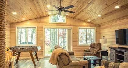 Cozy Lake Front Cottage, Escape with Amenities