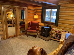 4 bedrooms, desk, iron/ironing board, travel cot