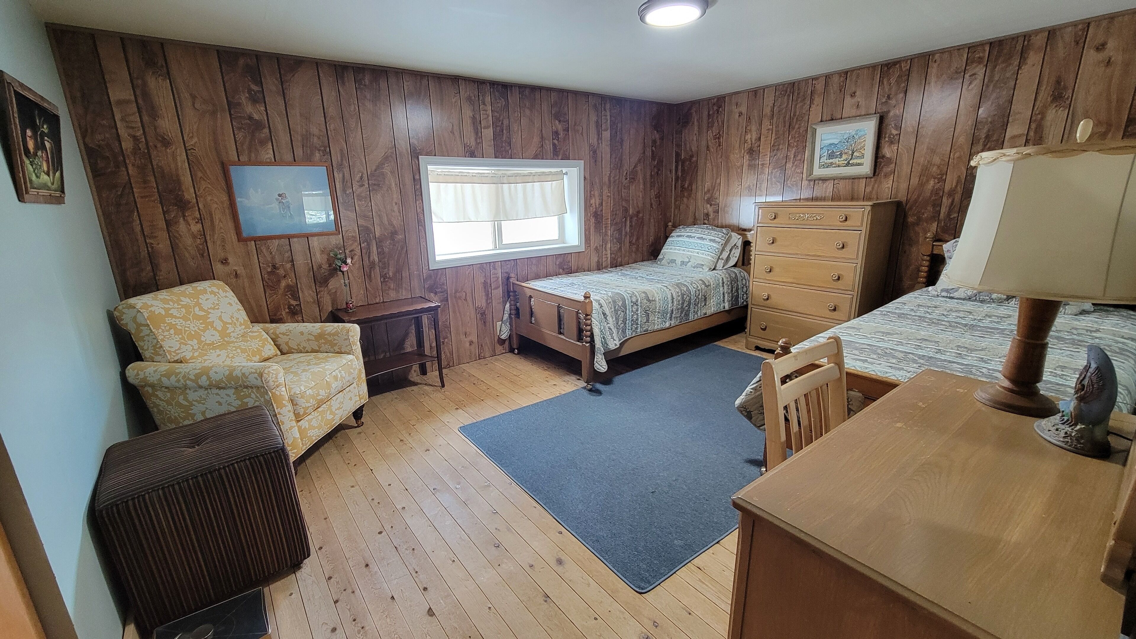 4 bedrooms, bed sheets