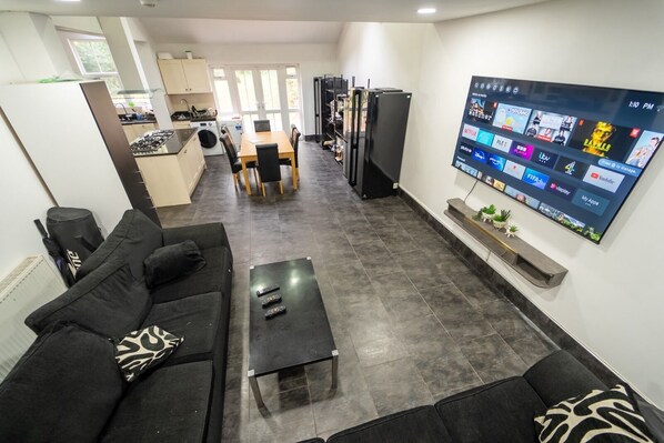 TV - Cosy room close to the city (Birmingham)