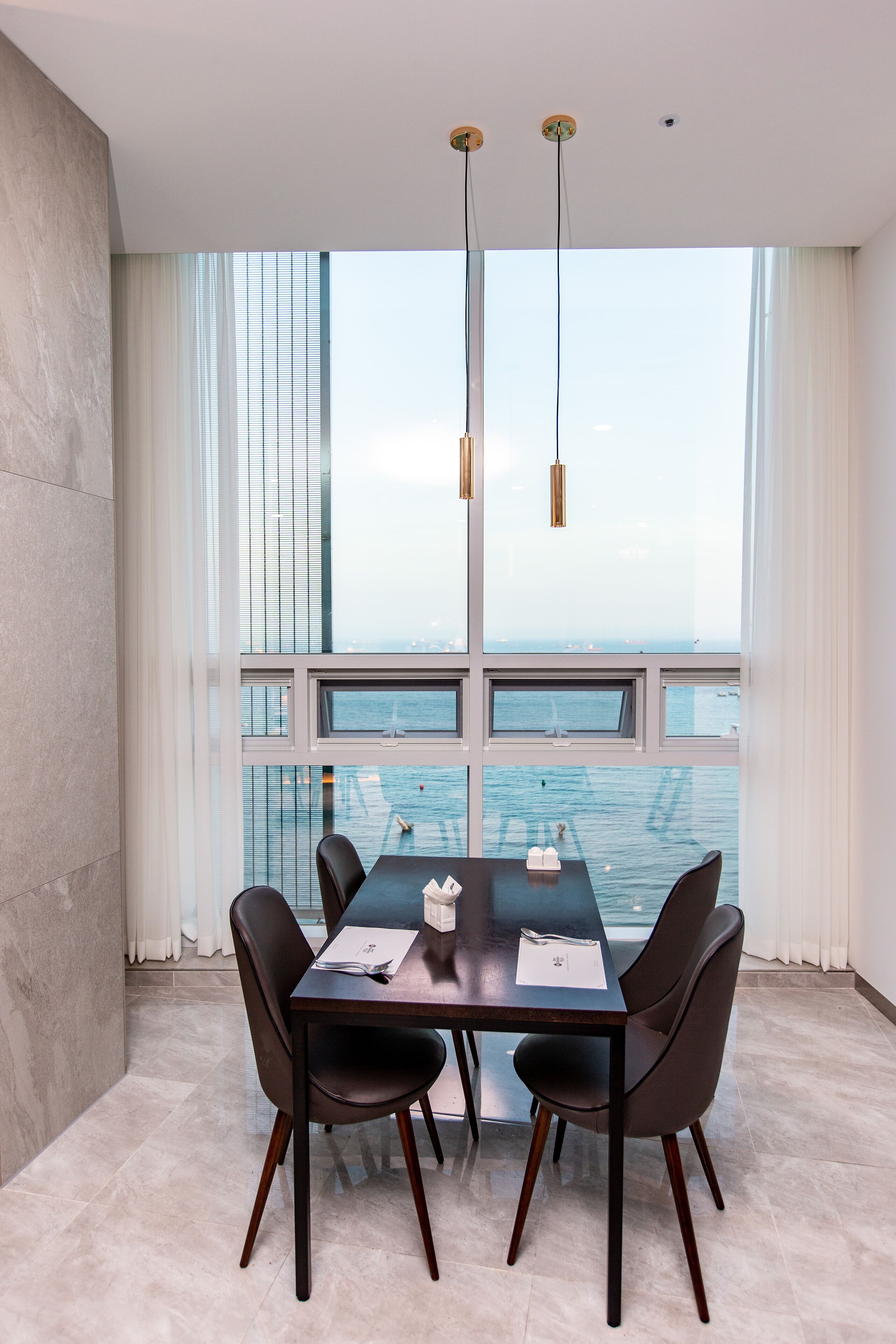 Se ofrece un desayuno bufé (22000 KRW por persona)