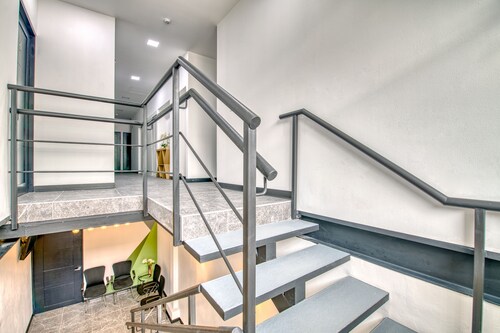 2Bed/1Bath Apartment with Patio in San Jose Center!