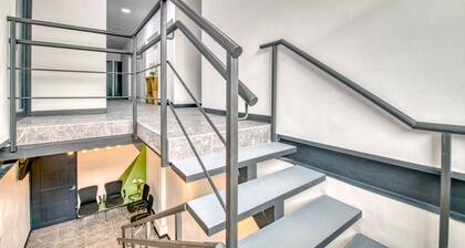 2Bed/1Bath Apartment with Patio in San Jose Center!