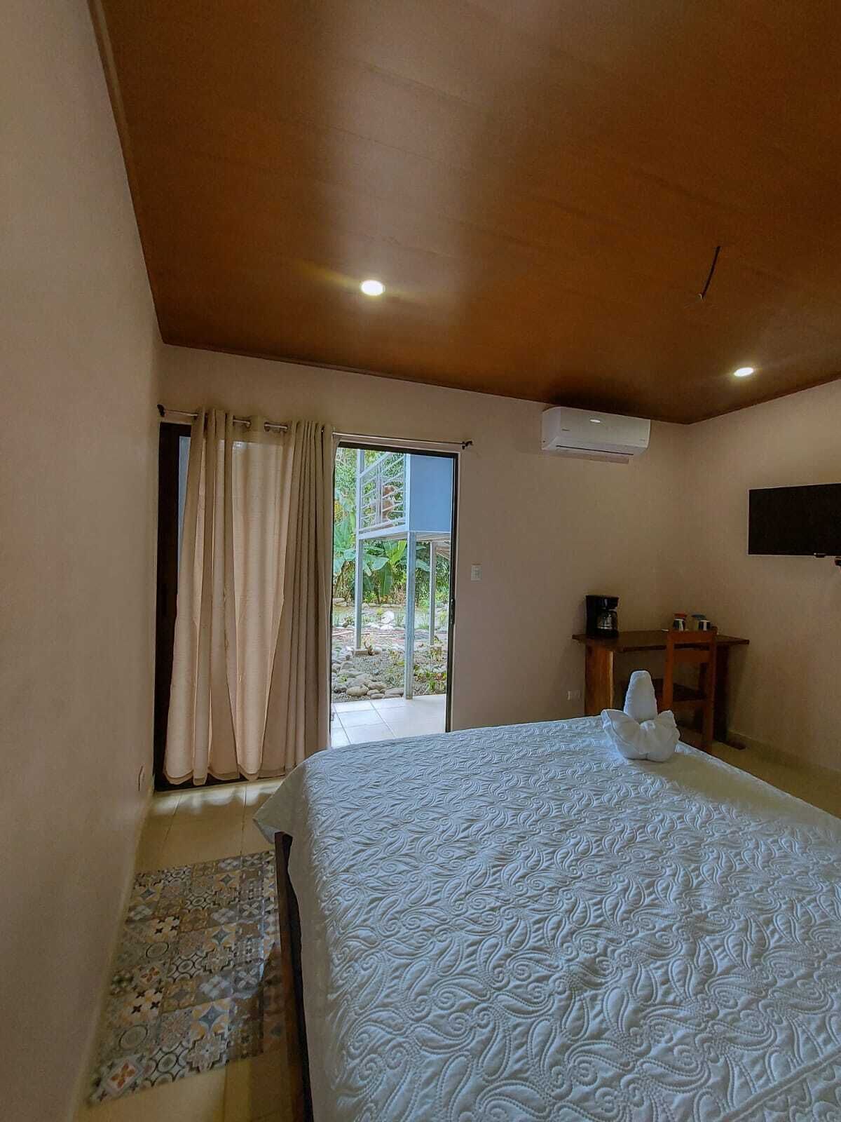 1 habitación, escritorio, wifi gratis y ropa de cama 