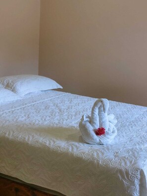 1 bedroom, desk, free WiFi, bed sheets