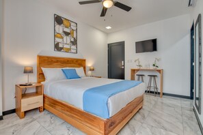 1 Schlafzimmer, Zimmersafe, Schreibtisch, Bügeleisen/Bügelbrett