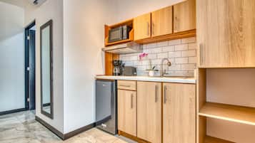 Fridge, microwave, coffee/tea maker, electric kettle