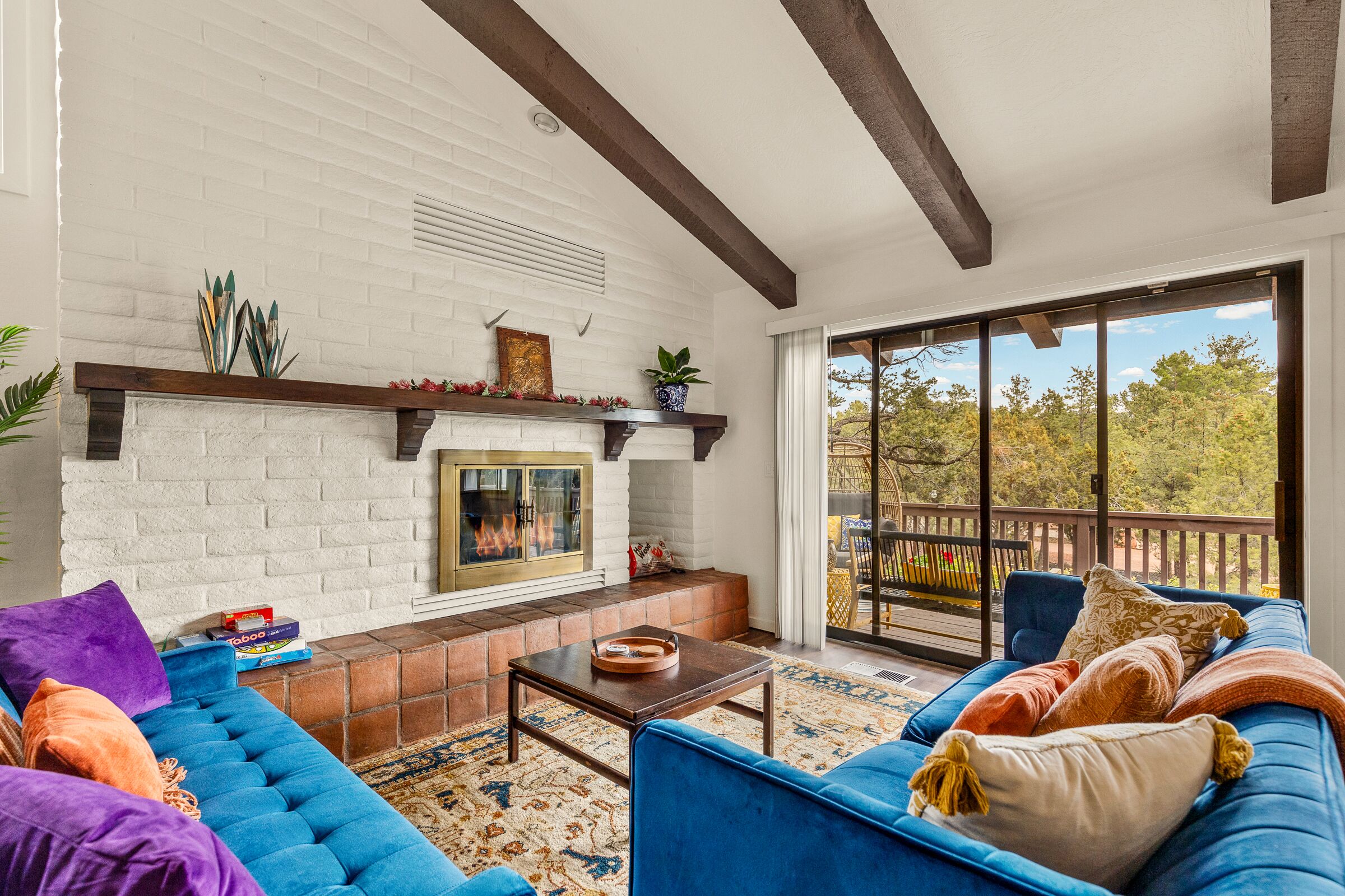 Een smart-tv, videogames, tafelvoetbal en een tafeltennistafel