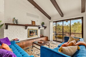 TV connectée, jeux vidéo, baby-foot, table de tennis de table