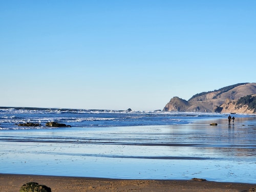 Olivia Beach Parkside house with hot tub and short walk to beach