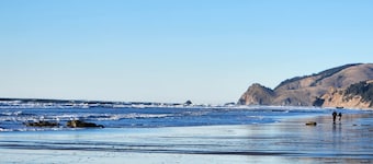 Olivia Beach Parkside house with hot tub and short walk to beach