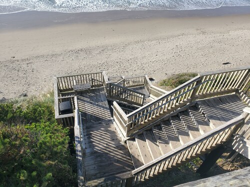 Olivia Beach Parkside house with hot tub and short walk to beach