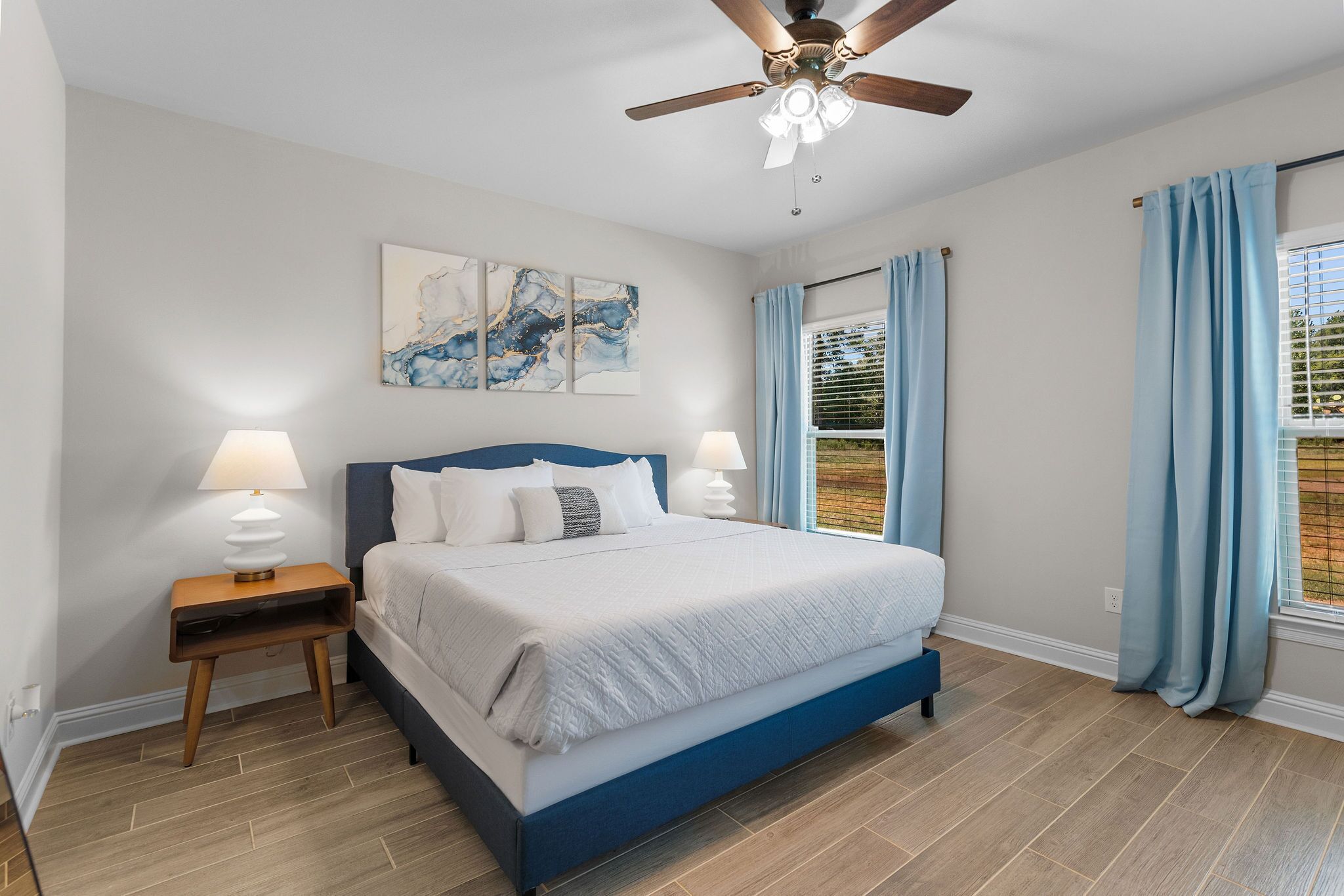 3 bedrooms, desk, WiFi