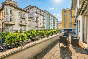 Outdoor dining - Bellinzona in centro, Bellinzona, Switzerland (Bellinzona)