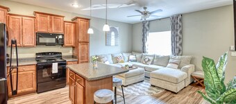 Brand new chic condo minutes from FSU/TCC/FAMU!