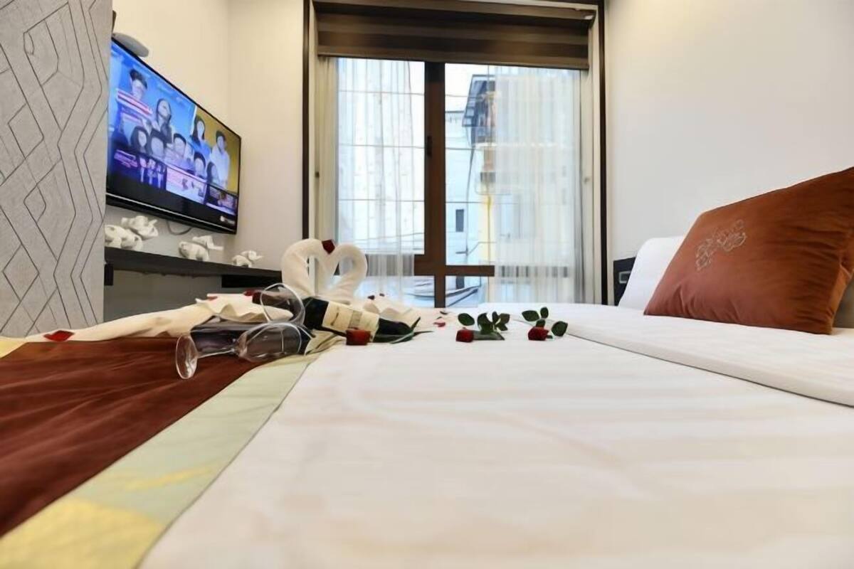 Roba de llit hipoal·lergògena, minibar i caixa forta a l'habitació 