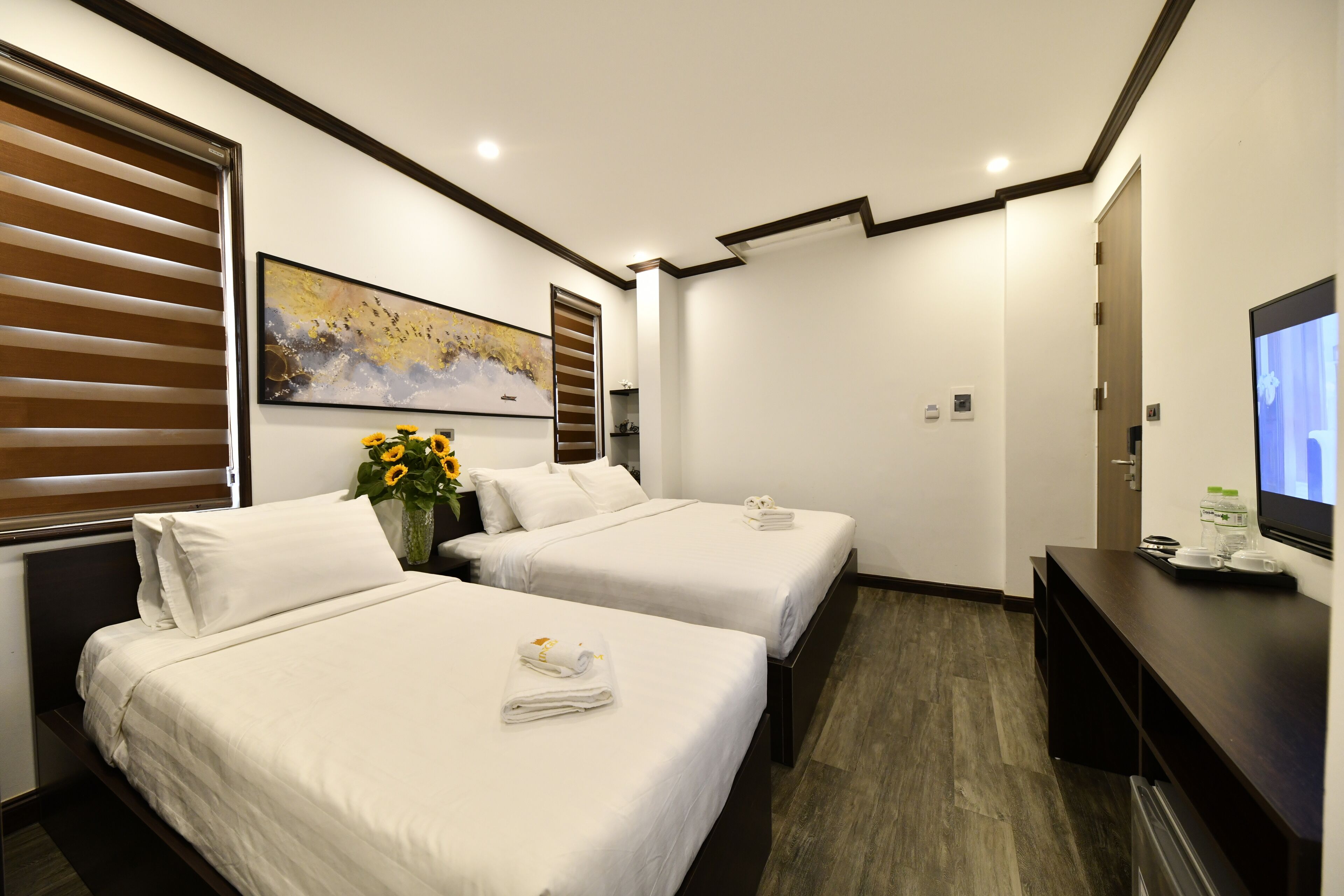Hypo-allergenic bedding, minibar, in-room safe, desk