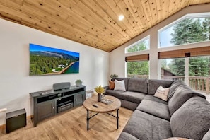 Smart TV, fireplace, video games, DVD player - The Hideaway, Tahoe: Hot Tub, Dog Friendly, Trail (Tahoe Vista)