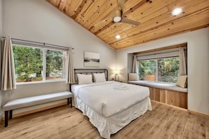3 bedrooms, iron/ironing board, travel cot, free WiFi - The Hideaway, Tahoe: Hot Tub, Dog Friendly, Trail (Tahoe Vista)