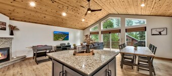 Hideaway Lodge Tahoe: Private Hot Tub, Walk-to-Trail, Pet Friendly, Generator/No Power Outages