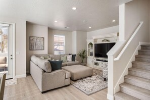 House, 4 Bedrooms | Living room - The Tree House by RedAwning (Washington)