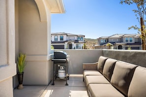 BBQ/picnic area - The Tree House by RedAwning (Washington)