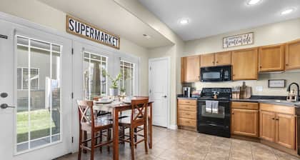 Getaway in Draper-Comfy Beds—Sleeps 10+