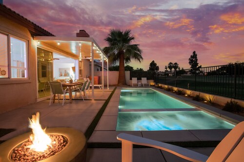 NEW Baja Salt Pool/Spa on the golf course! 5 min to festivals!