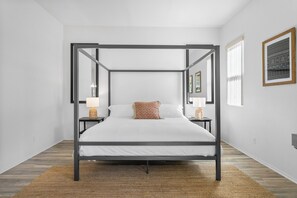 4 bedrooms, in-room safe, desk, iron/ironing board