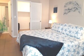 2 bedrooms, iron/ironing board, free WiFi, bed sheets - Palm Gardens - Hot Tub - Screened Patio - Minutes to the Beach - Pets (Venice)