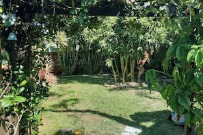 Property grounds - Palm Gardens - Hot Tub - Screened Patio - Minutes to the Beach - Pets (Venice)