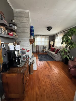 Smart TV, fireplace, offices, printers
