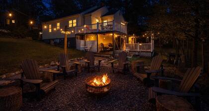 Greenville Cottage Near BJU, Furman, NGU & Downtown w/GRILL, HOT TUB, & FIRE PIT!