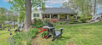 Greenvllle Cottage Near BJU, Furman, NGU & Downtown w/HOT TUB & FIRE PIT!