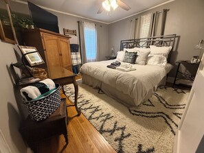 2 bedrooms, desk, iron/ironing board, travel cot