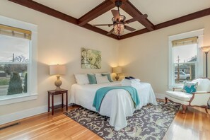 3 makuuhuonetta, silitysrauta/-lauta, ilmainen Wi-Fi, vuodevaatteet